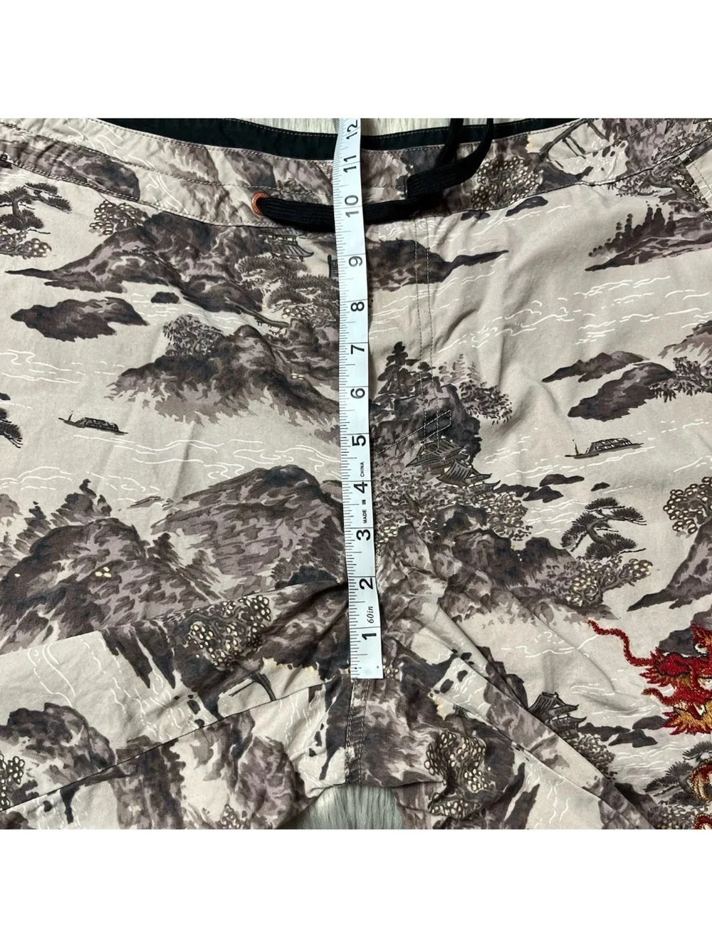 Vintage Y2K Lucky Brand Men’s Dragon Embroidered Board Short